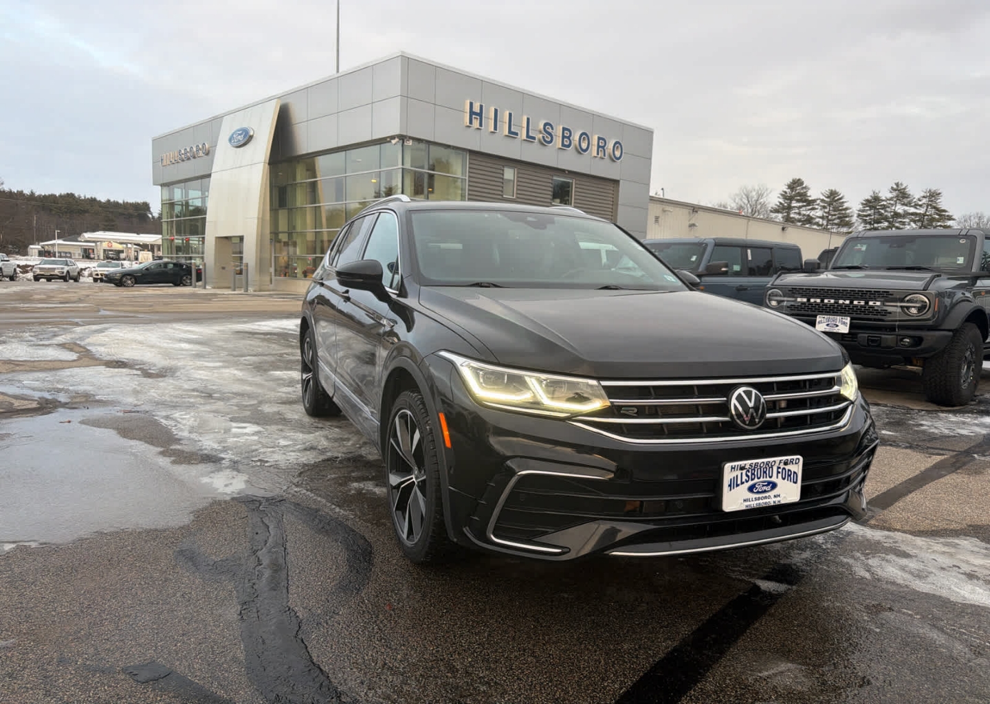 2022 Volkswagen Tiguan SEL R-LINE's photo