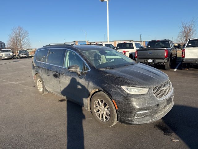 2022 Chrysler Pacifica Touring L's photo