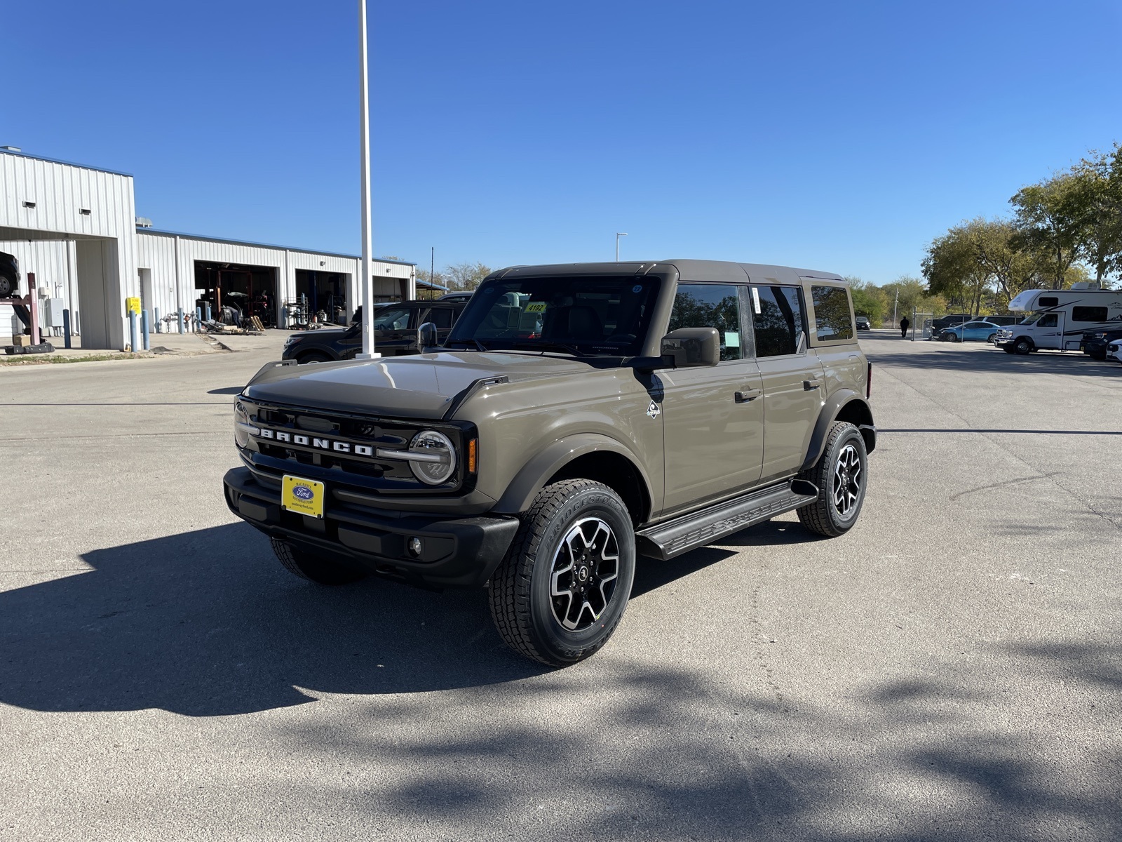 2025 Ford Bronco 4-Door Outer Banks's photo