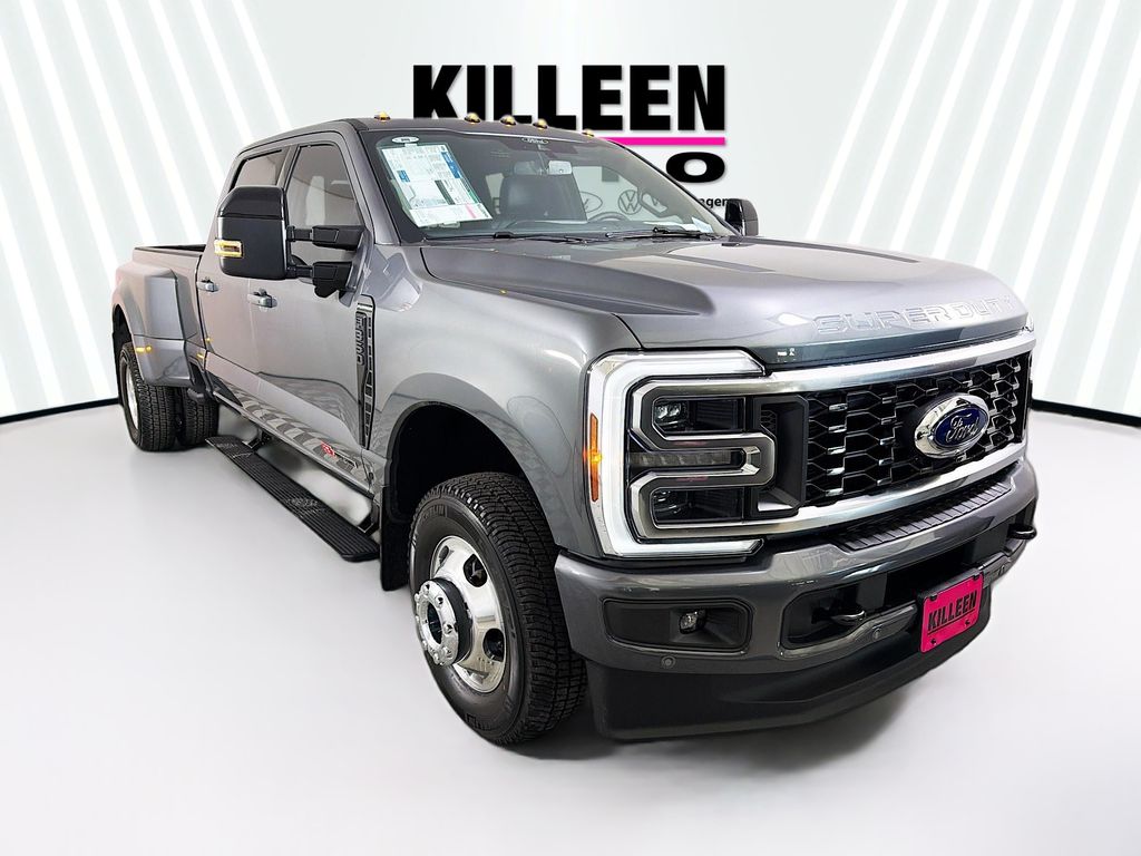 2026 Ford F-350 Super Duty Platinum's photo