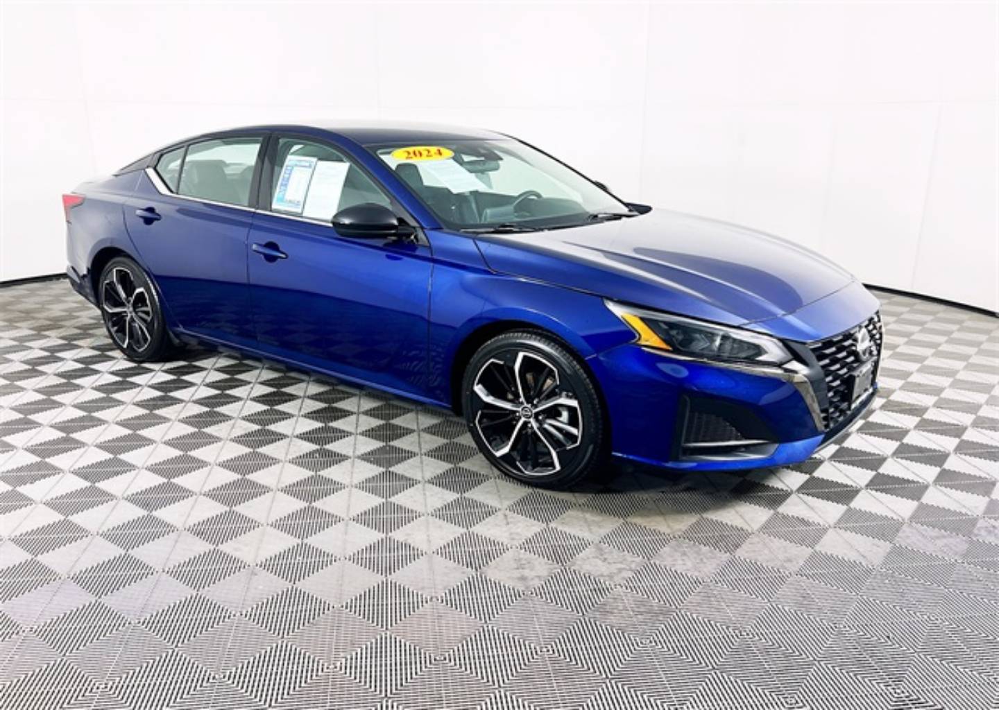 2024 Nissan Altima SR's photo