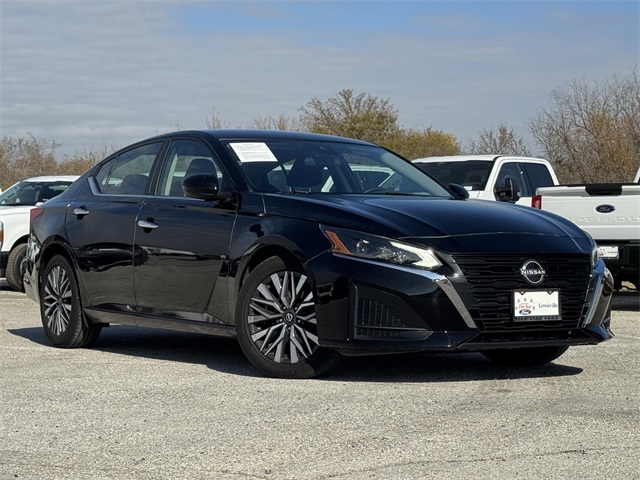 Used 2023 Nissan Altima 2.5 SV