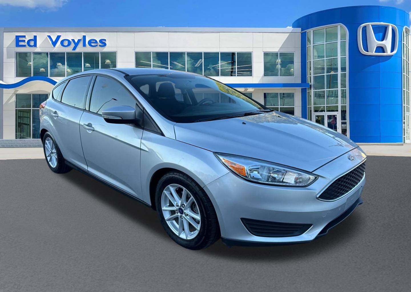 2016 Ford Focus SE's photo