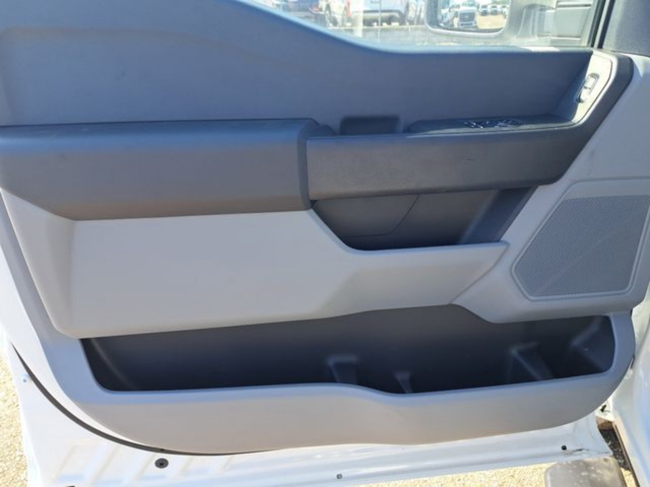 2025 Ford F-350 Super Duty Chassis Cab XL - Photo 8