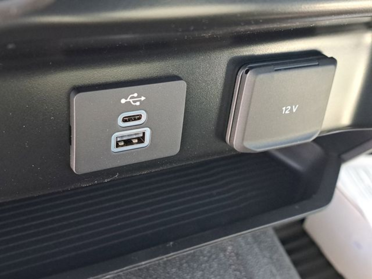 2025 Ford F-350 Super Duty Chassis Cab XL - Photo 17