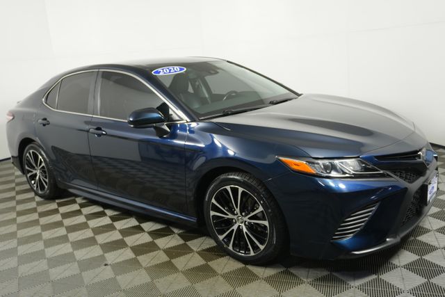 Used 2020 Toyota Camry SE with VIN 4T1G11AK5LU906221 for sale in Kansas City