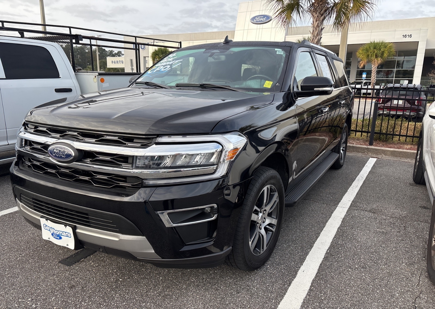 2024 Ford Expedition Limited's photo