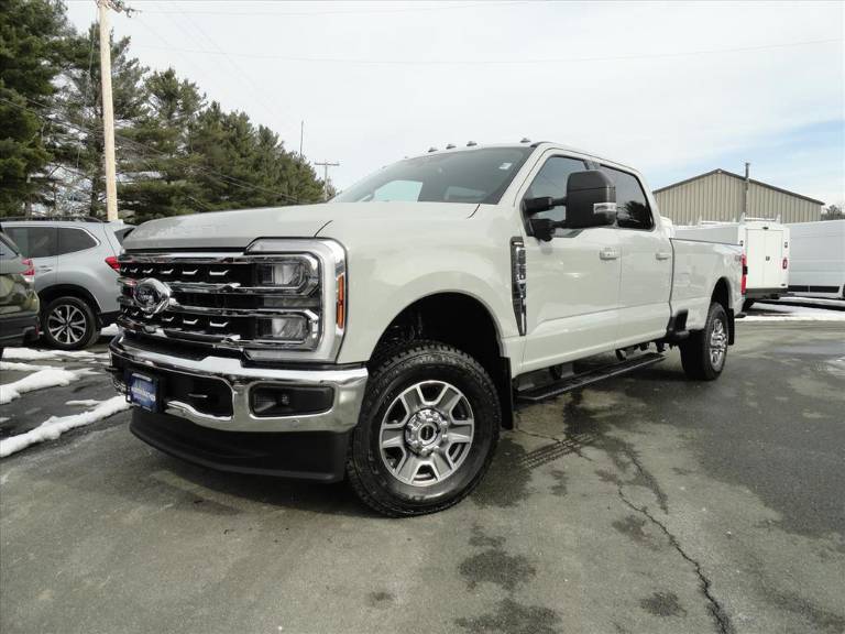 2026 Ford Super Duty F-350® LARIAT®