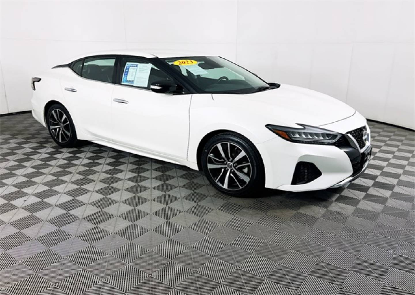 2023 Nissan Maxima SV's photo