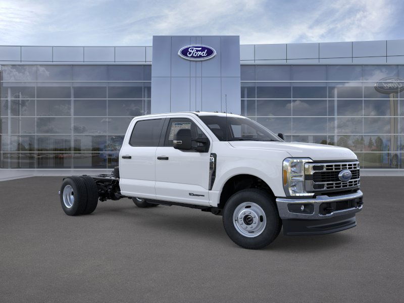 2025 Ford F-350 Super Duty Chassis Cab XL's photo