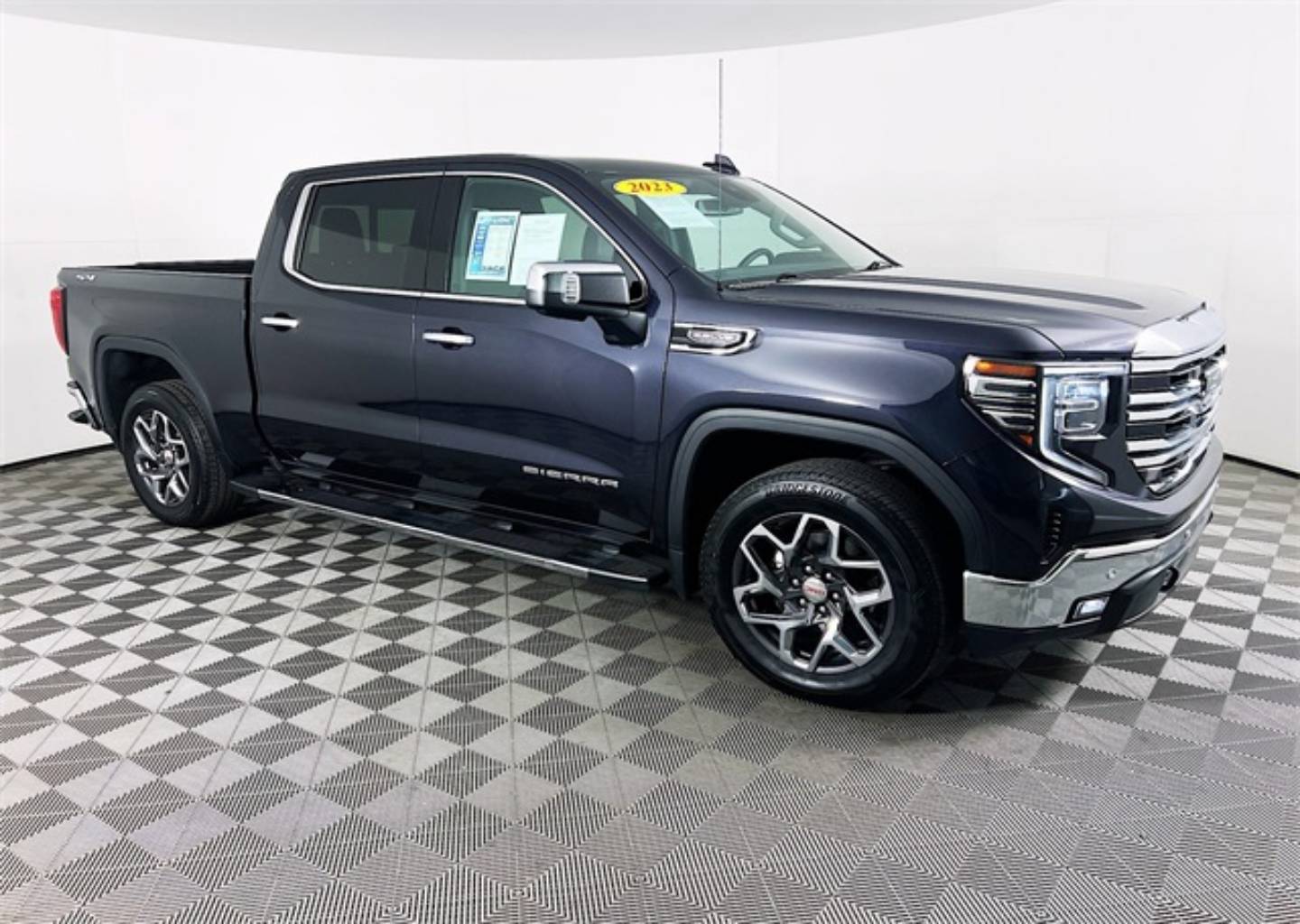 2023 GMC Sierra 1500 SLT's photo