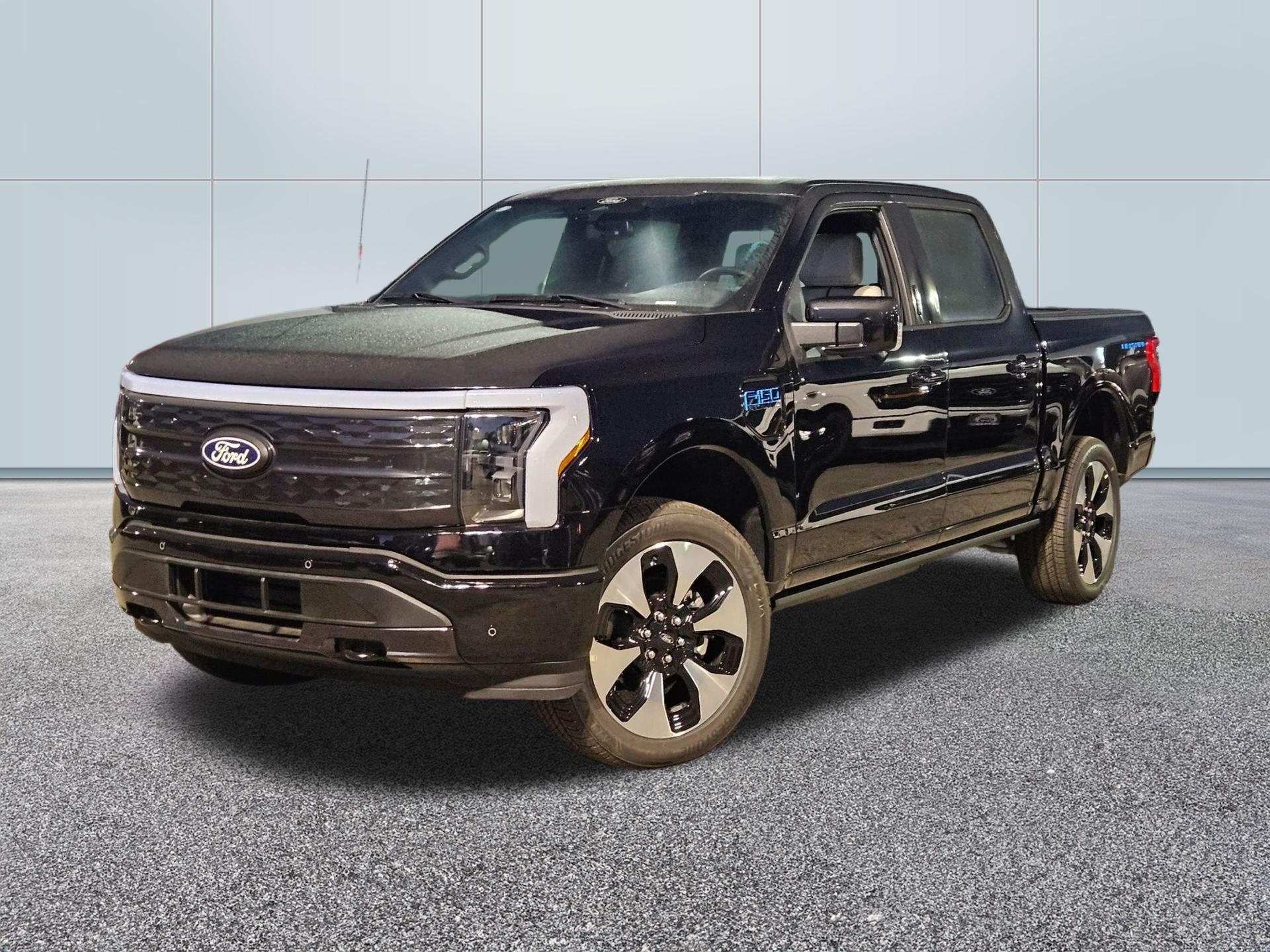 2025 Ford F-150 Lightning Platinum's photo
