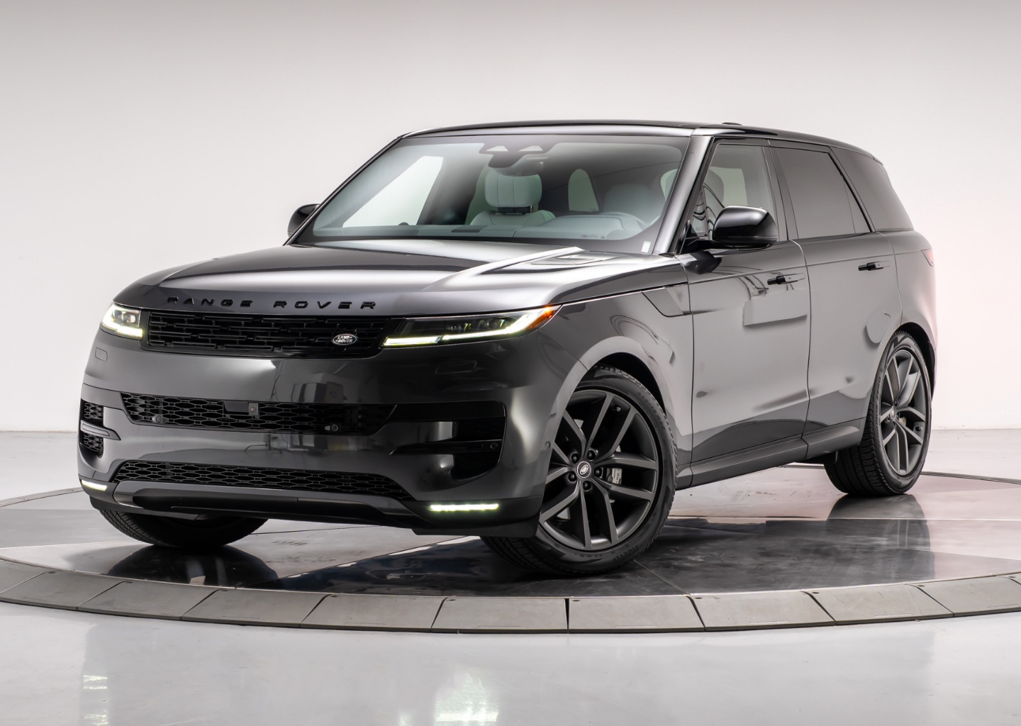 2025 Land Rover Range Rover Sport SE's photo