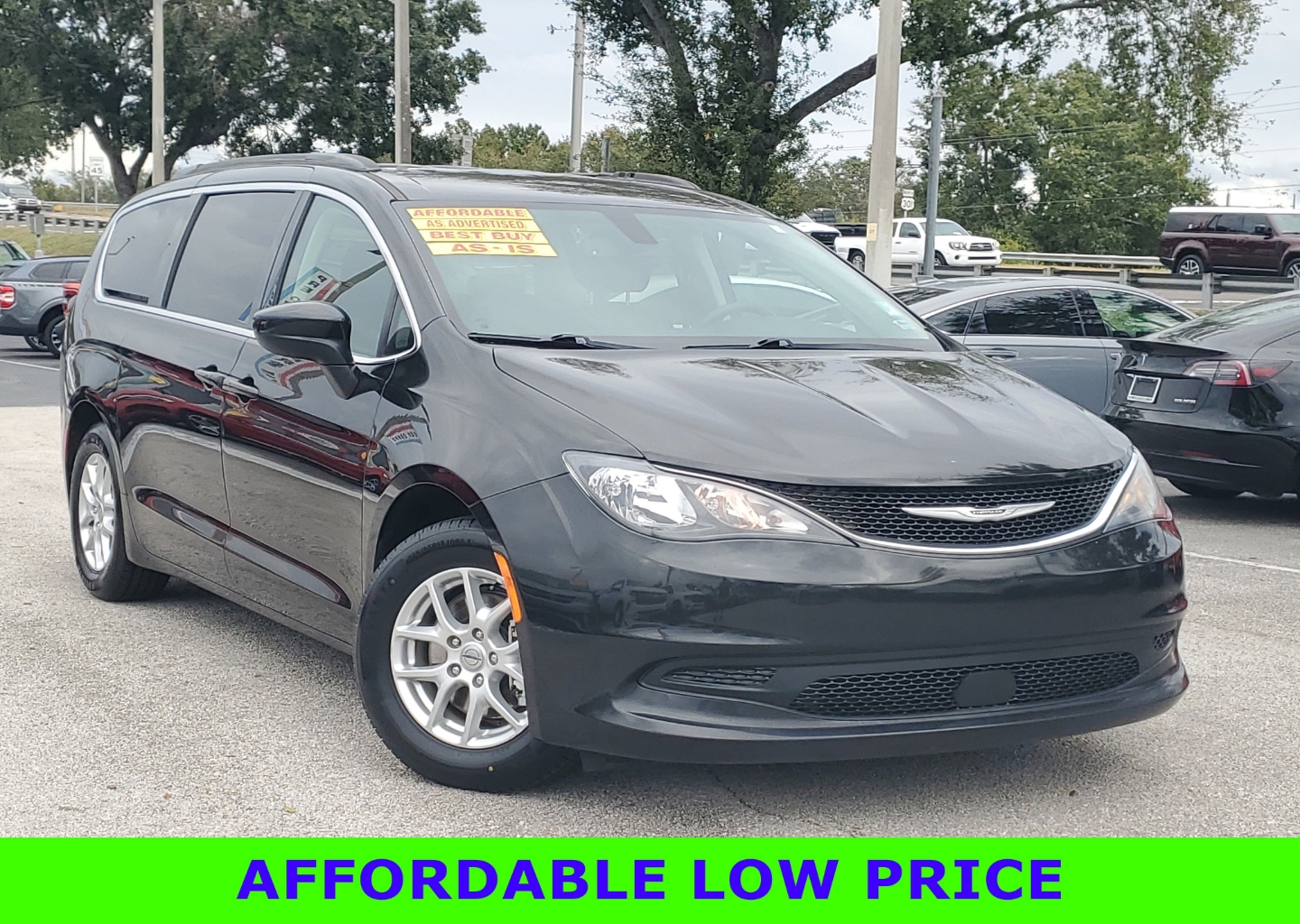 2021 Chrysler Voyager's photo