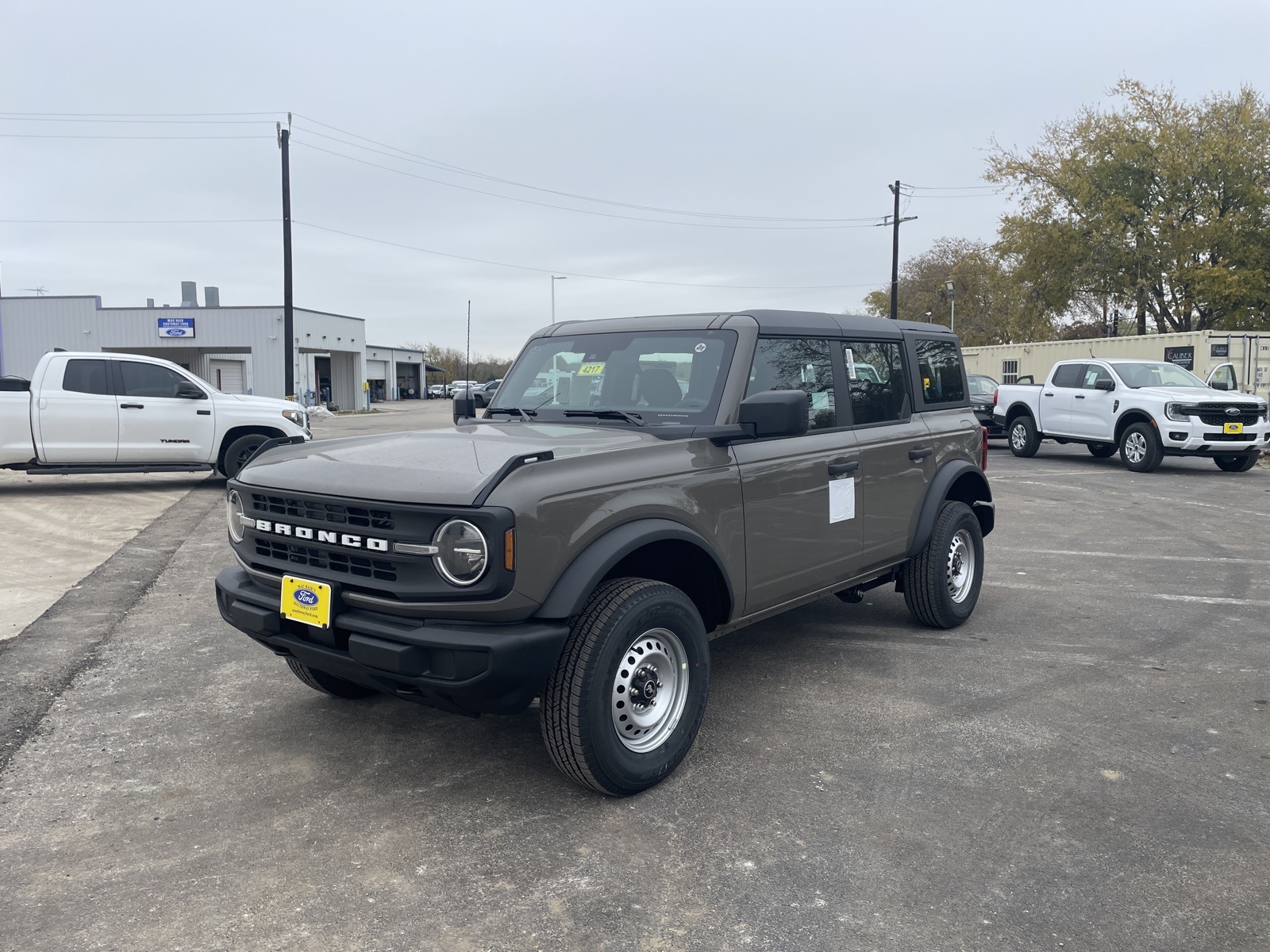 2025 Ford Bronco 4-Door Base's photo
