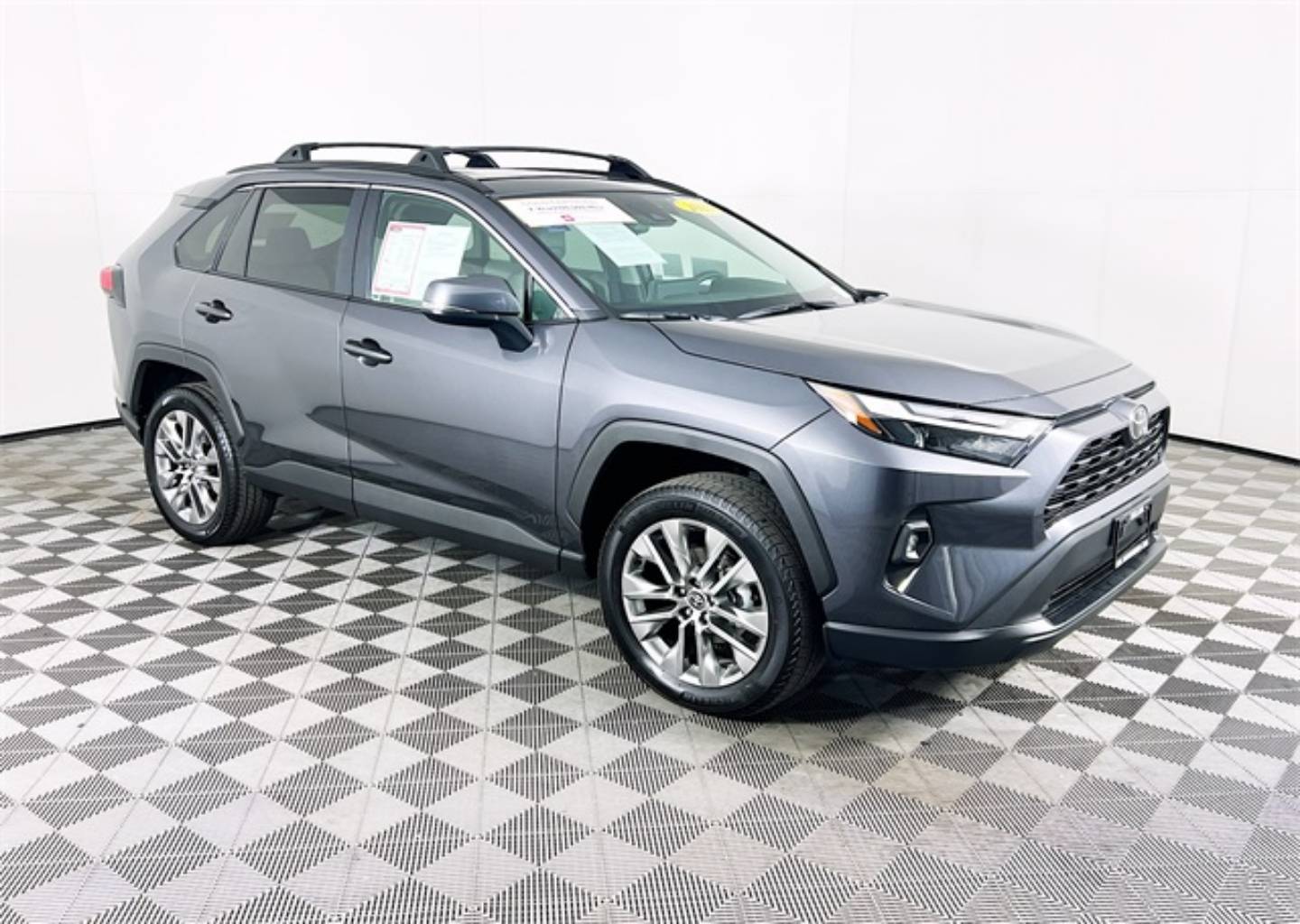 2025 Toyota RAV4 XLE Premium's photo
