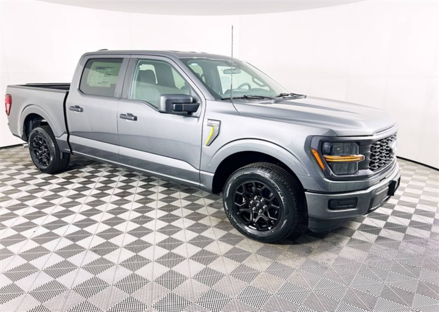 2025 Ford F-150 STX's photo