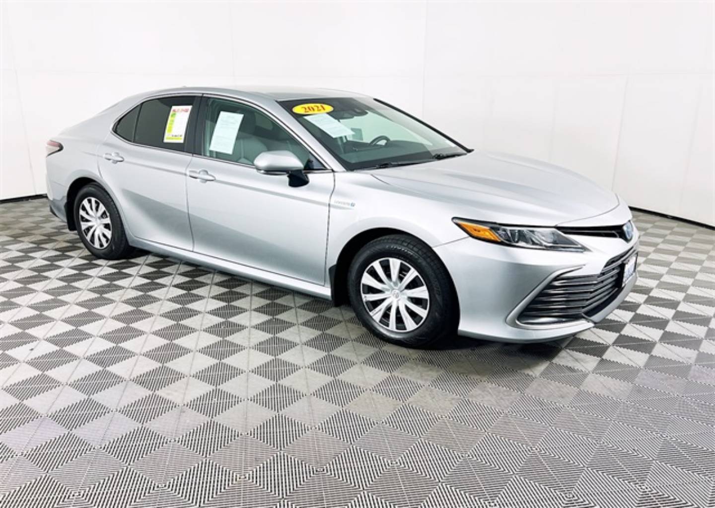 2021 Toyota Camry LE's photo