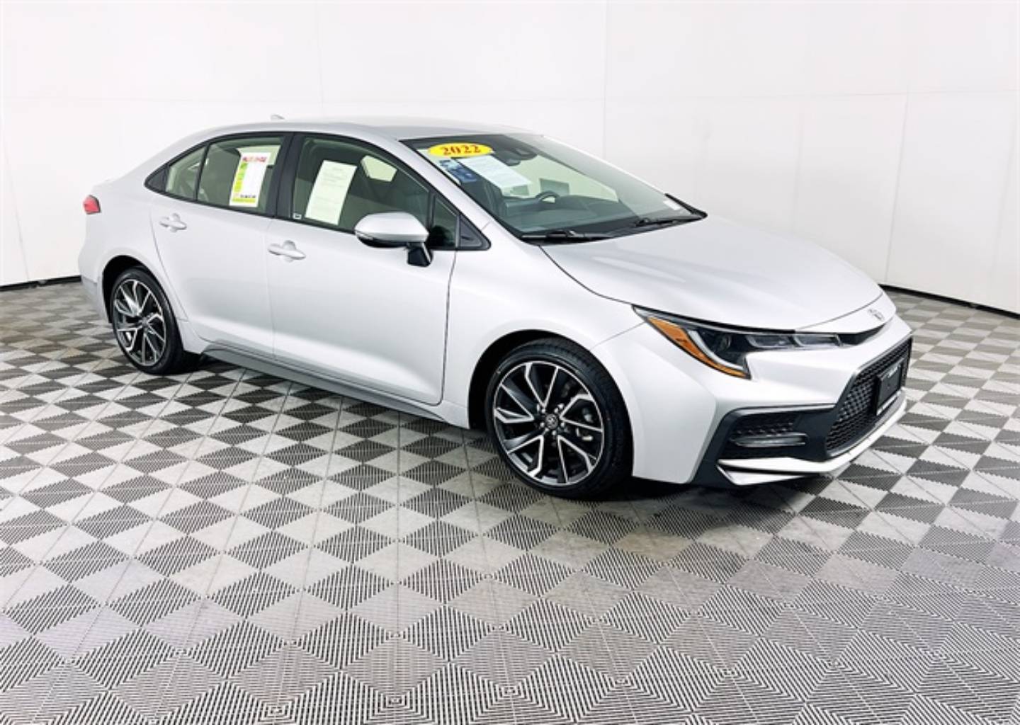 2022 Toyota Corolla SE's photo