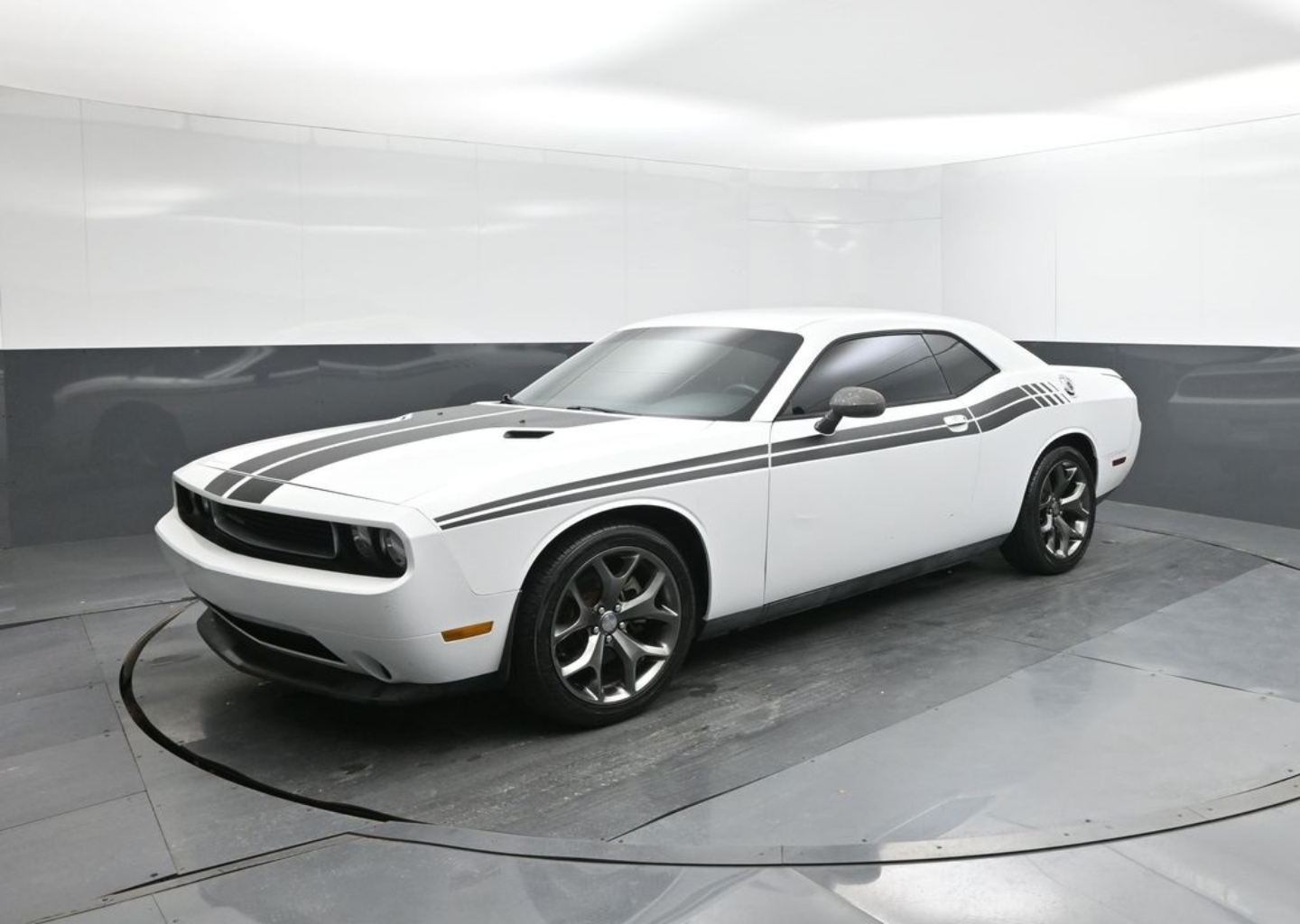 2013 Dodge Challenger SXT's photo