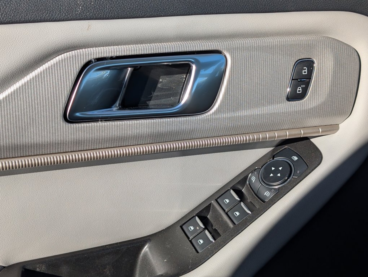 2026 Ford Explorer Active - Photo 21