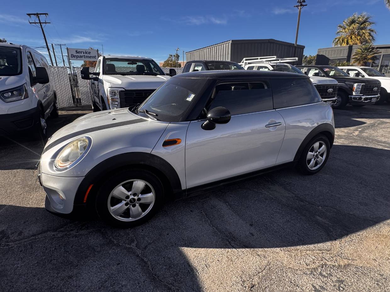 2017 MINI Cooper Base's photo