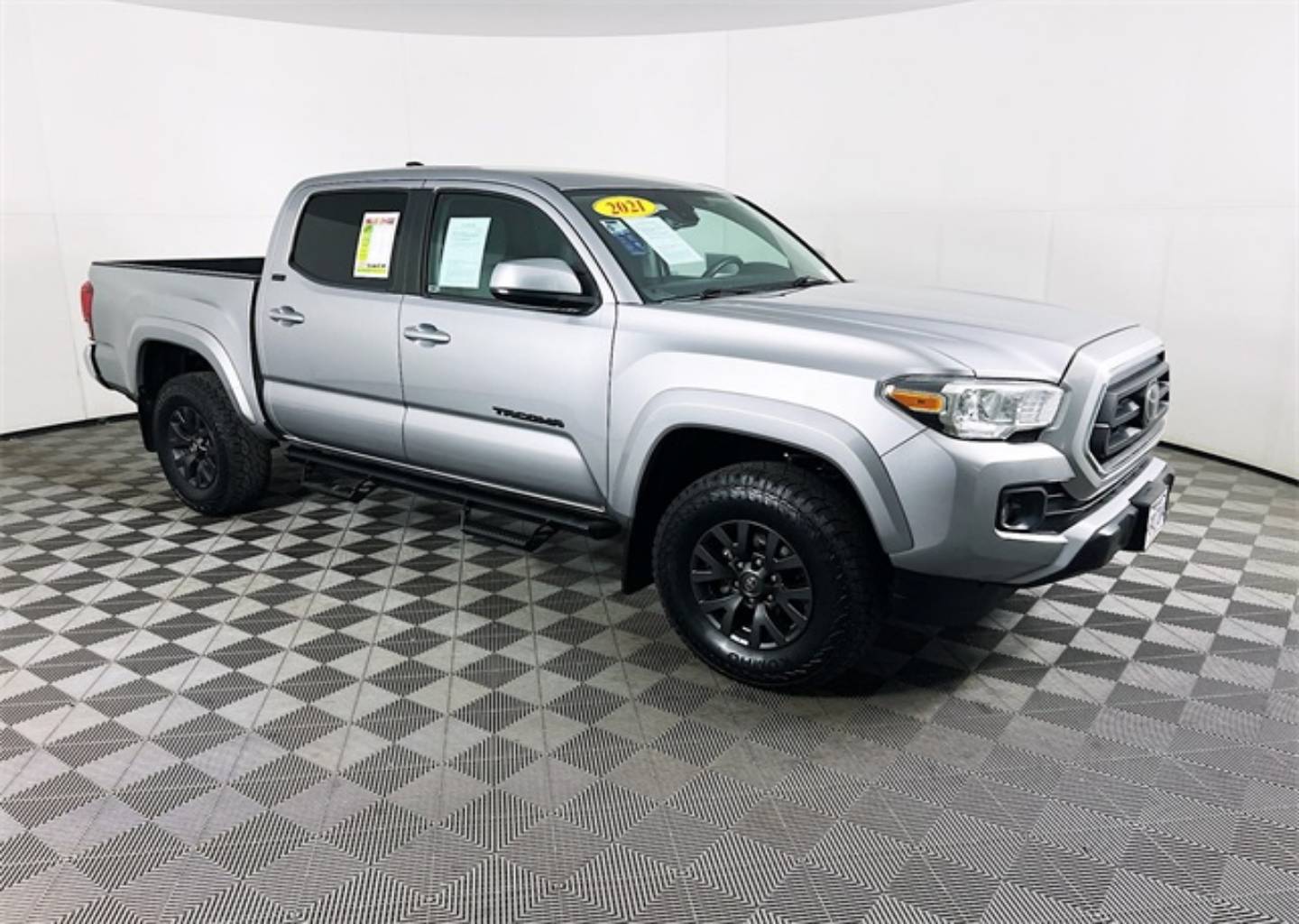 2021 Toyota Tacoma SR5's photo