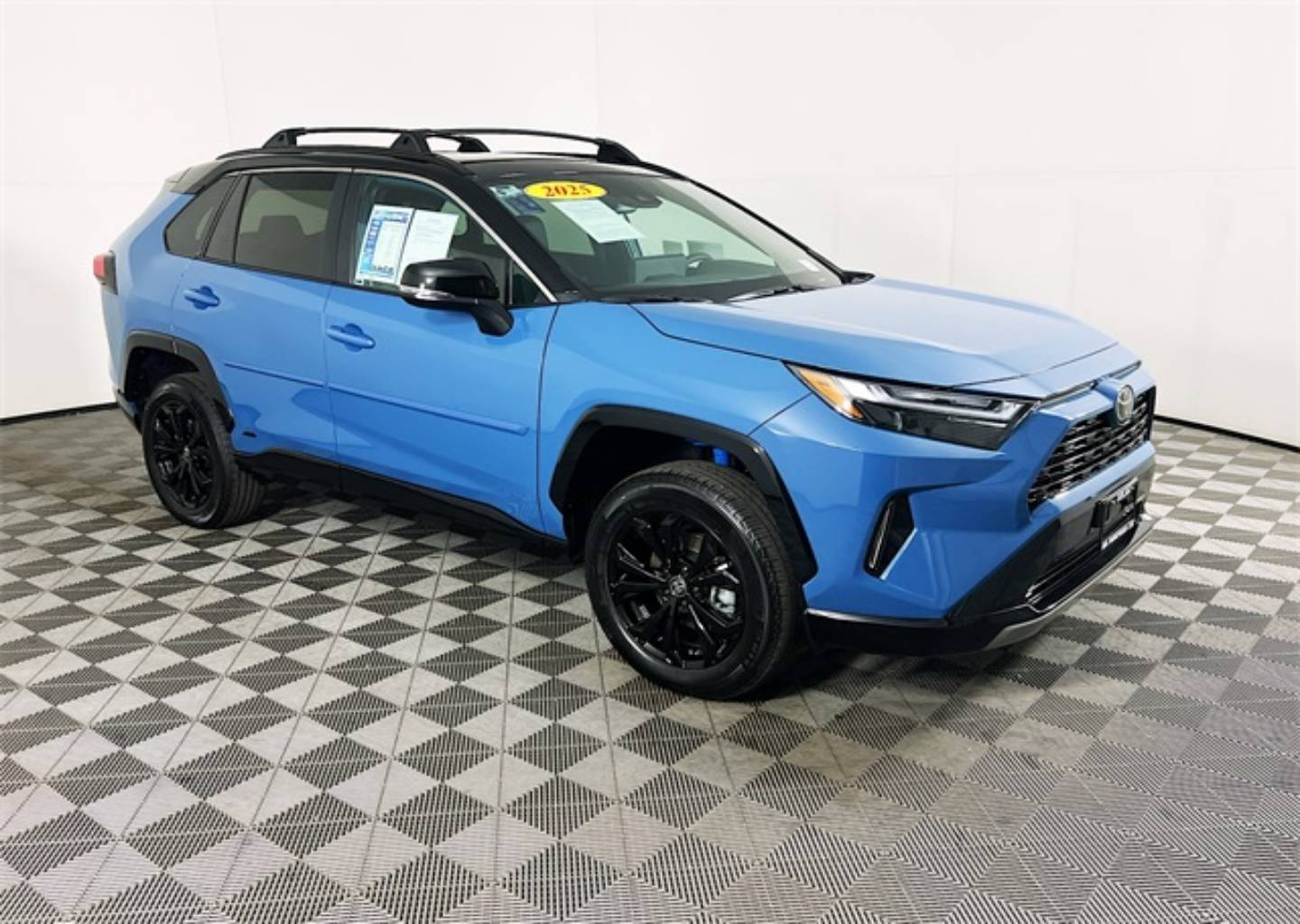 2025 Toyota RAV4 XSE's photo