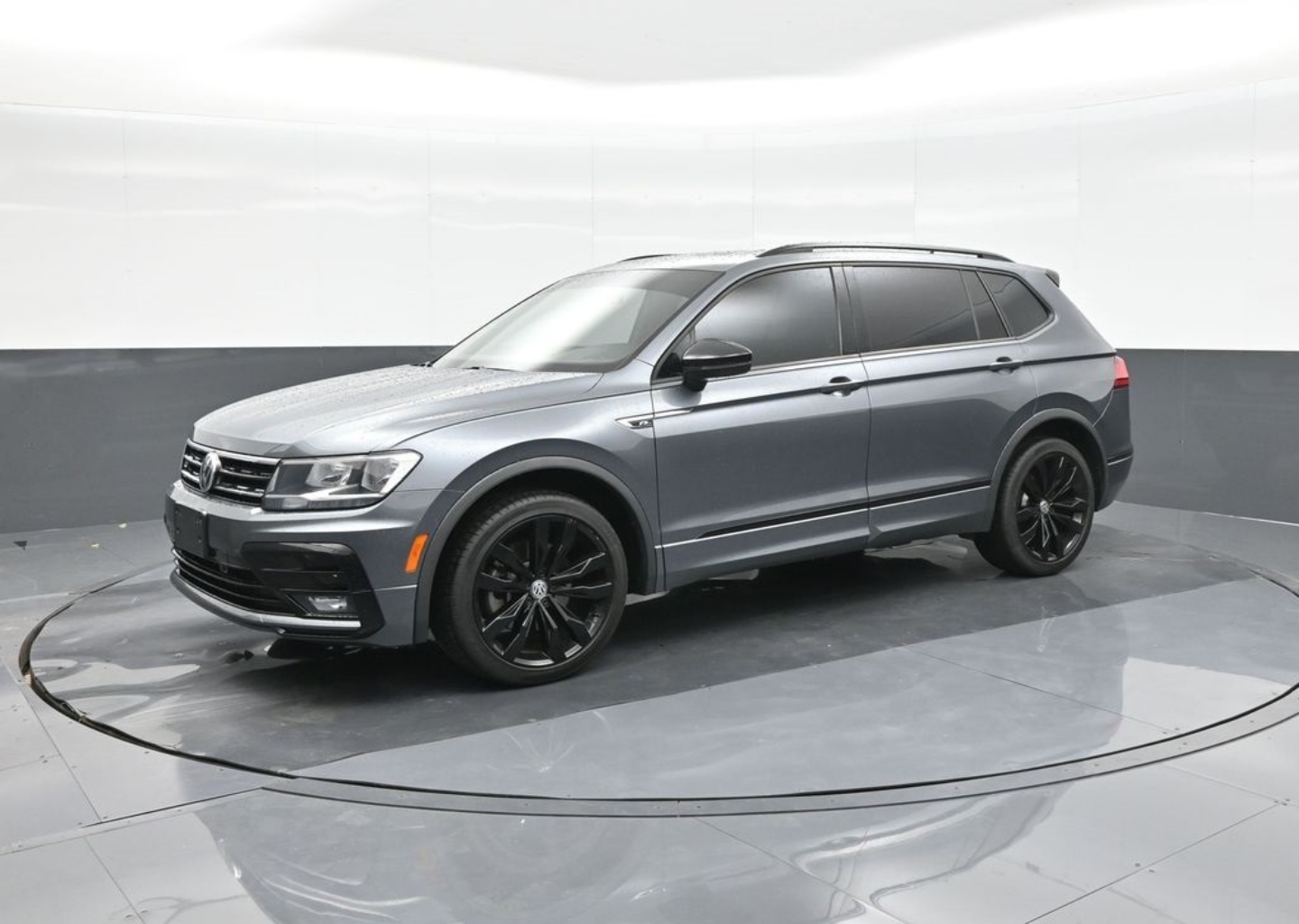 2021 Volkswagen Tiguan SE R-LINE BLACK's photo