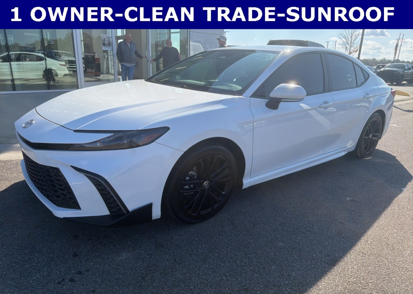 2025 Toyota Camry SE's photo