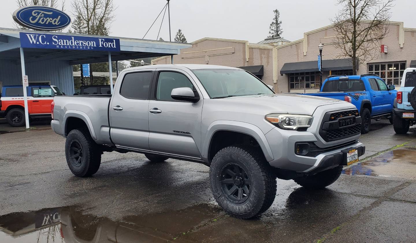 2016 Toyota Tacoma SR5's photo
