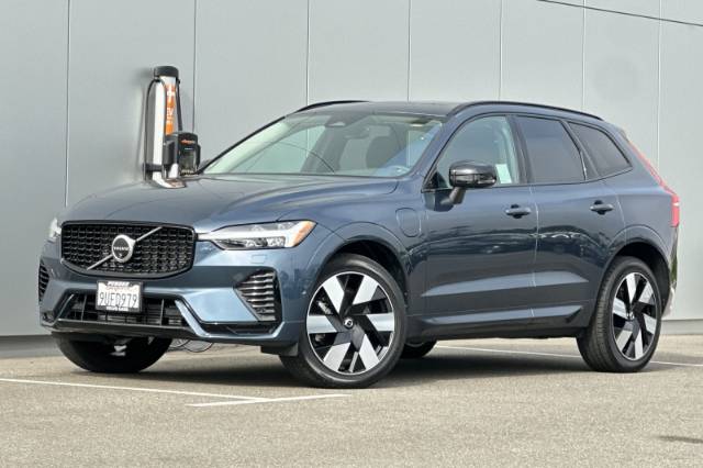 2025 Volvo XC60 Plug-In Hybrid T8 Plus