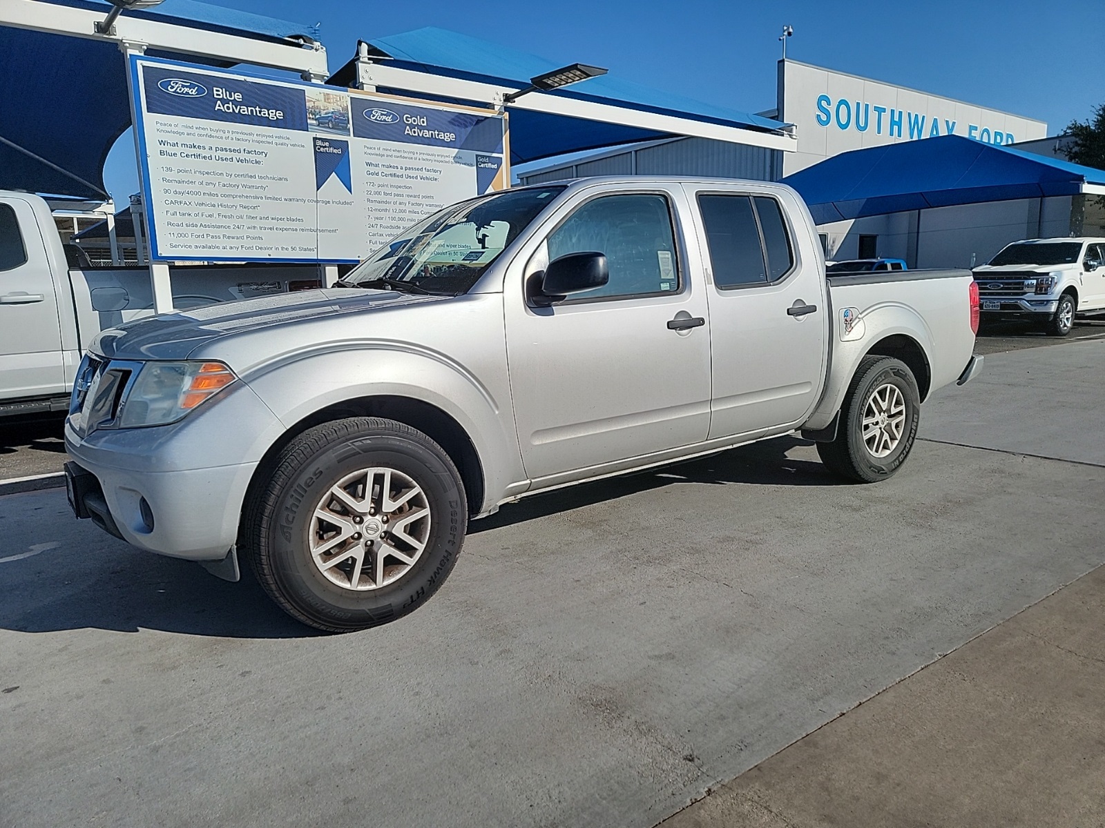 2019 Nissan Frontier SV's photo