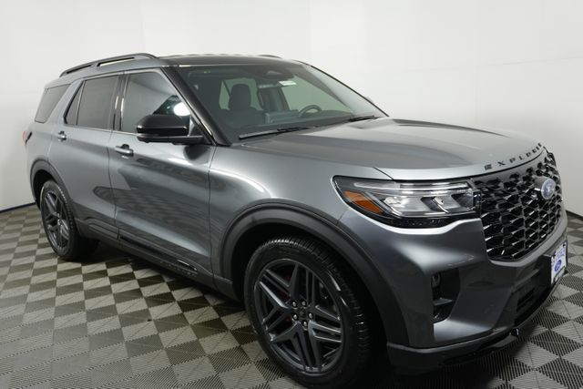 2025 Ford Explorer ST's photo