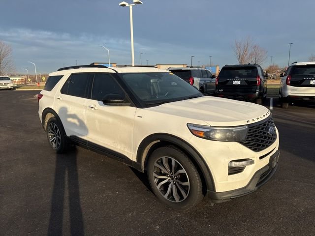 2022 Ford Explorer ST-LINE's photo
