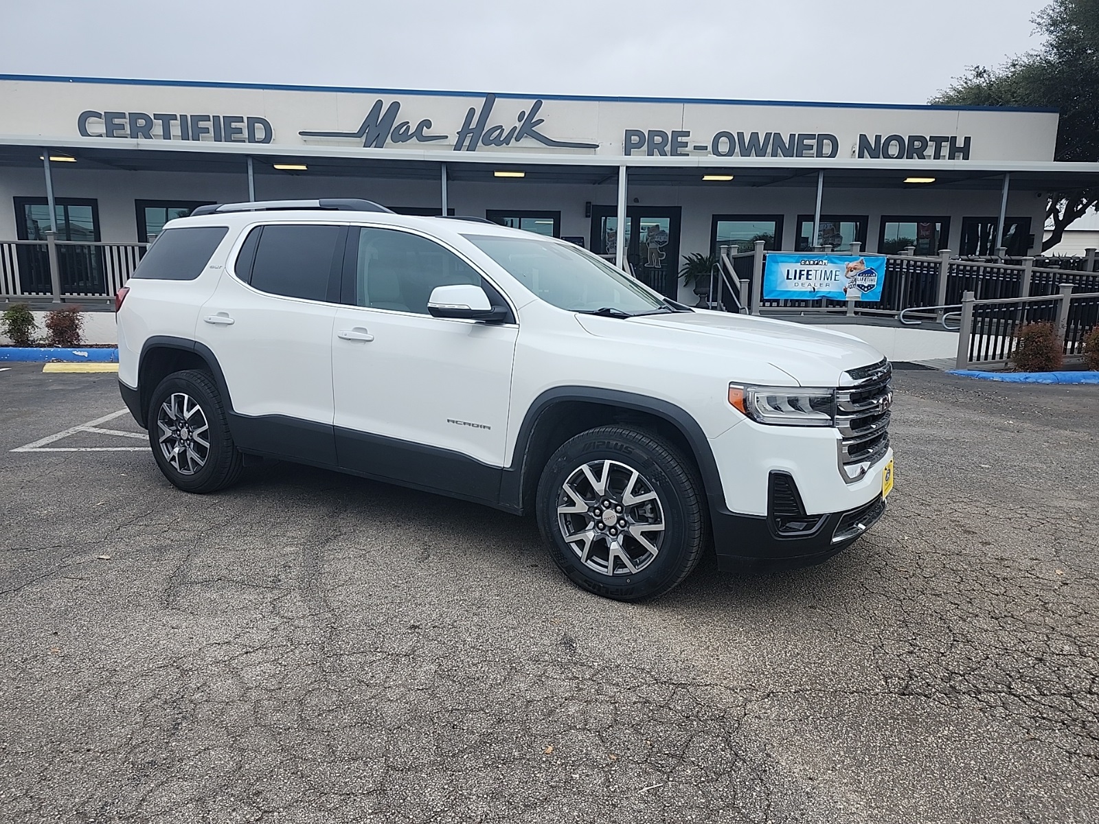 2023 GMC Acadia SLT's photo