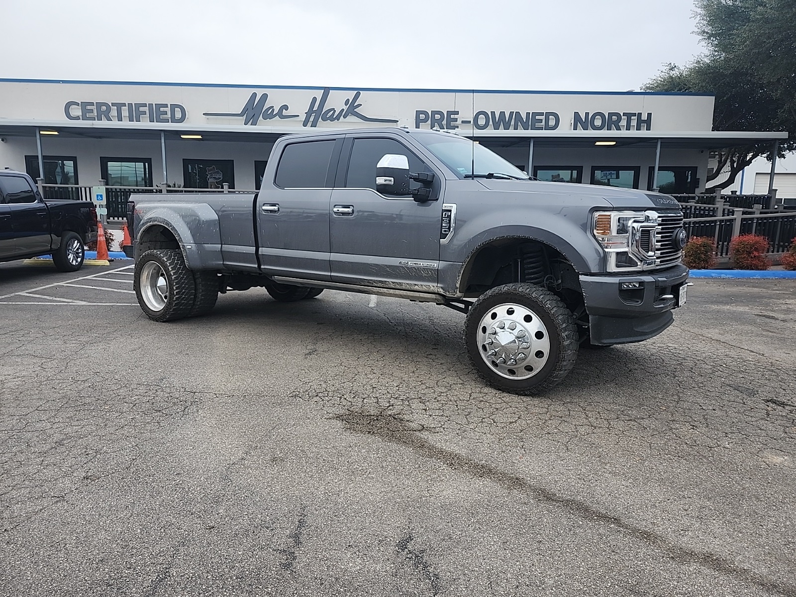 2021 Ford F-350 Super Duty Platinum's photo