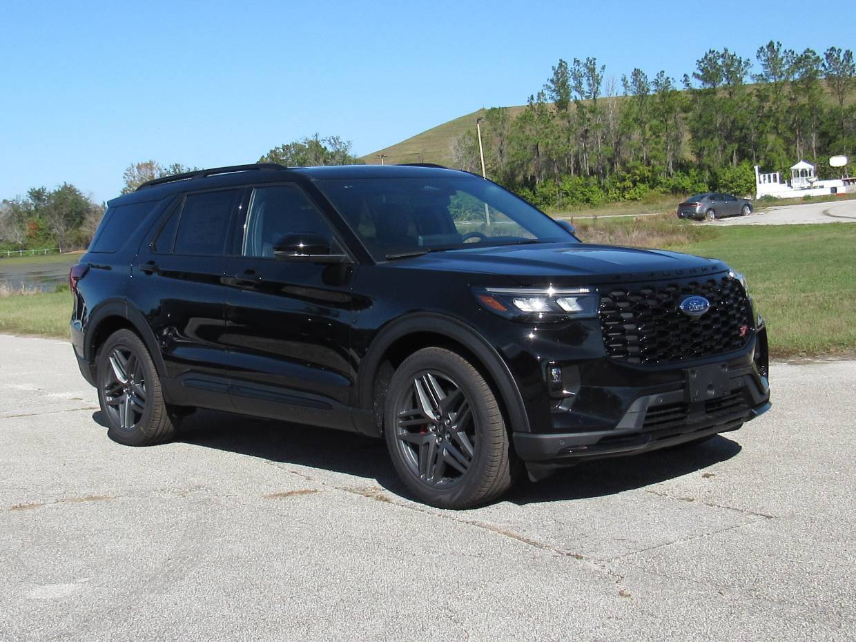 2026 Ford Explorer ST's photo