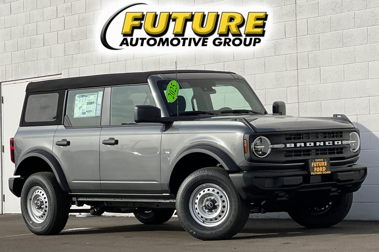 2025 Ford Bronco 4-Door Base's photo
