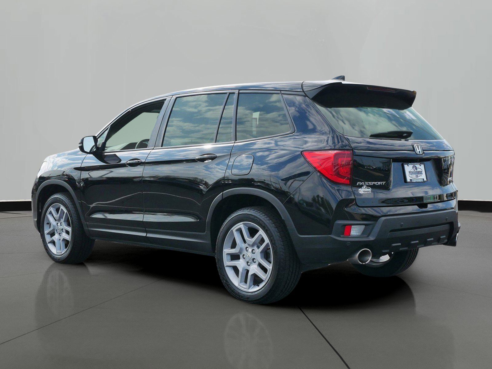 Used 2024 Honda Passport EX-L with VIN 5FNYF8H55RB008092 for sale in St. Cloud, Minnesota