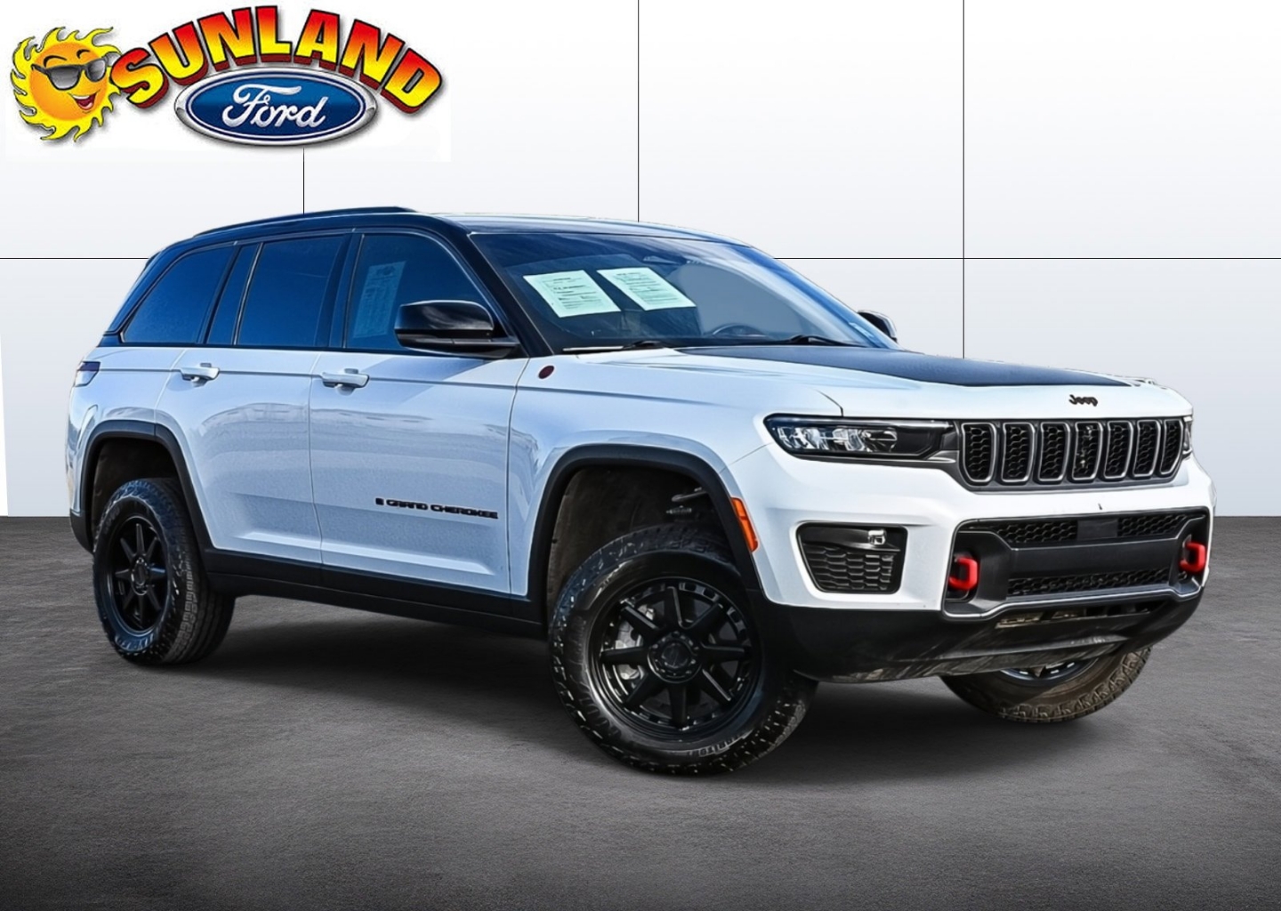 2022 Jeep Grand Cherokee Trailhawk's photo