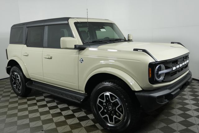 2025 Ford Bronco 4-Door Outer Banks's photo