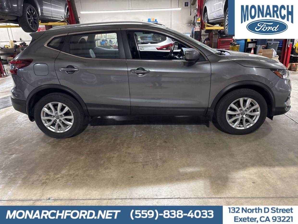 2022 Nissan Rogue Sport SV's photo