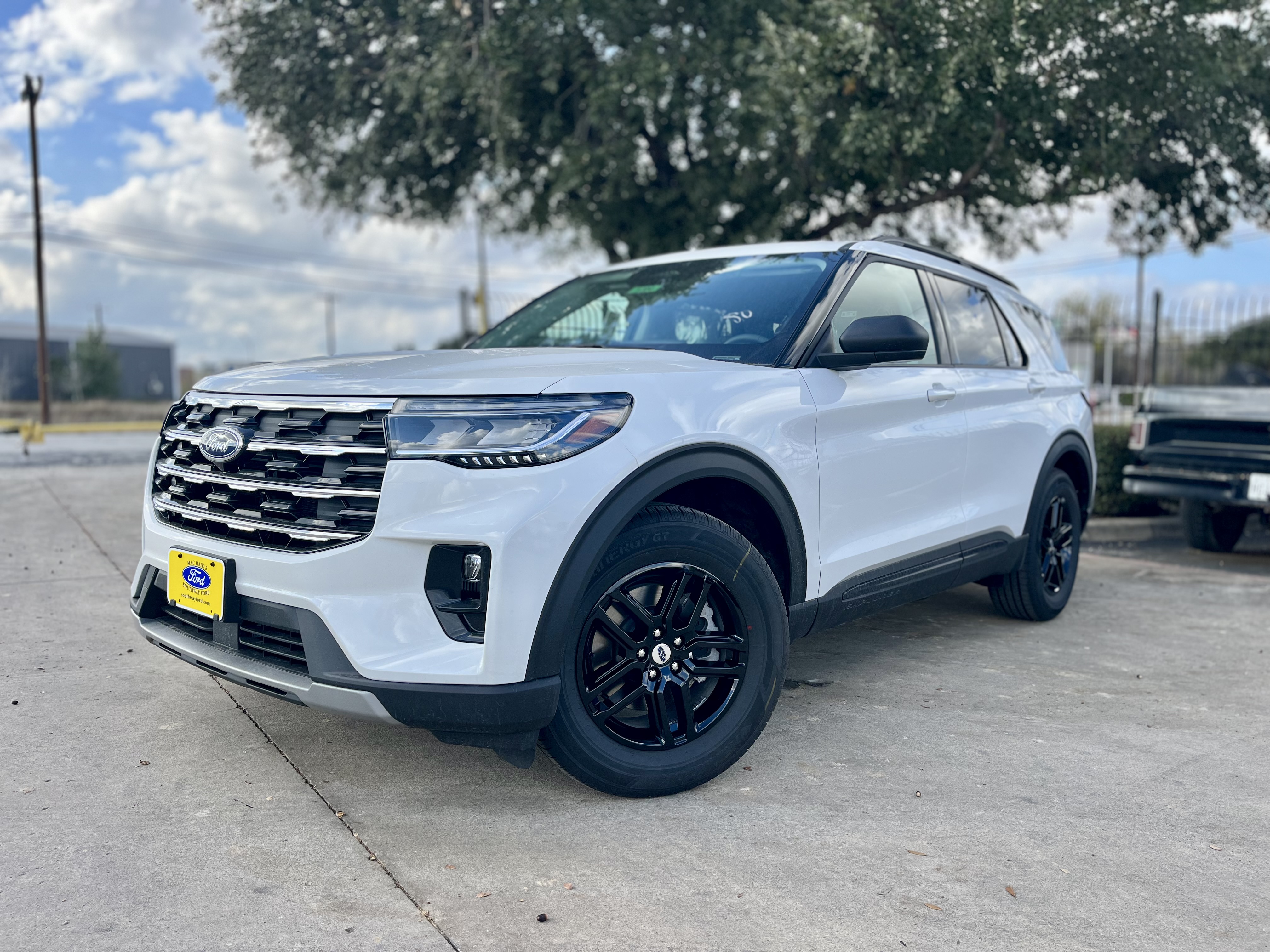 2025 Ford Explorer Active's photo