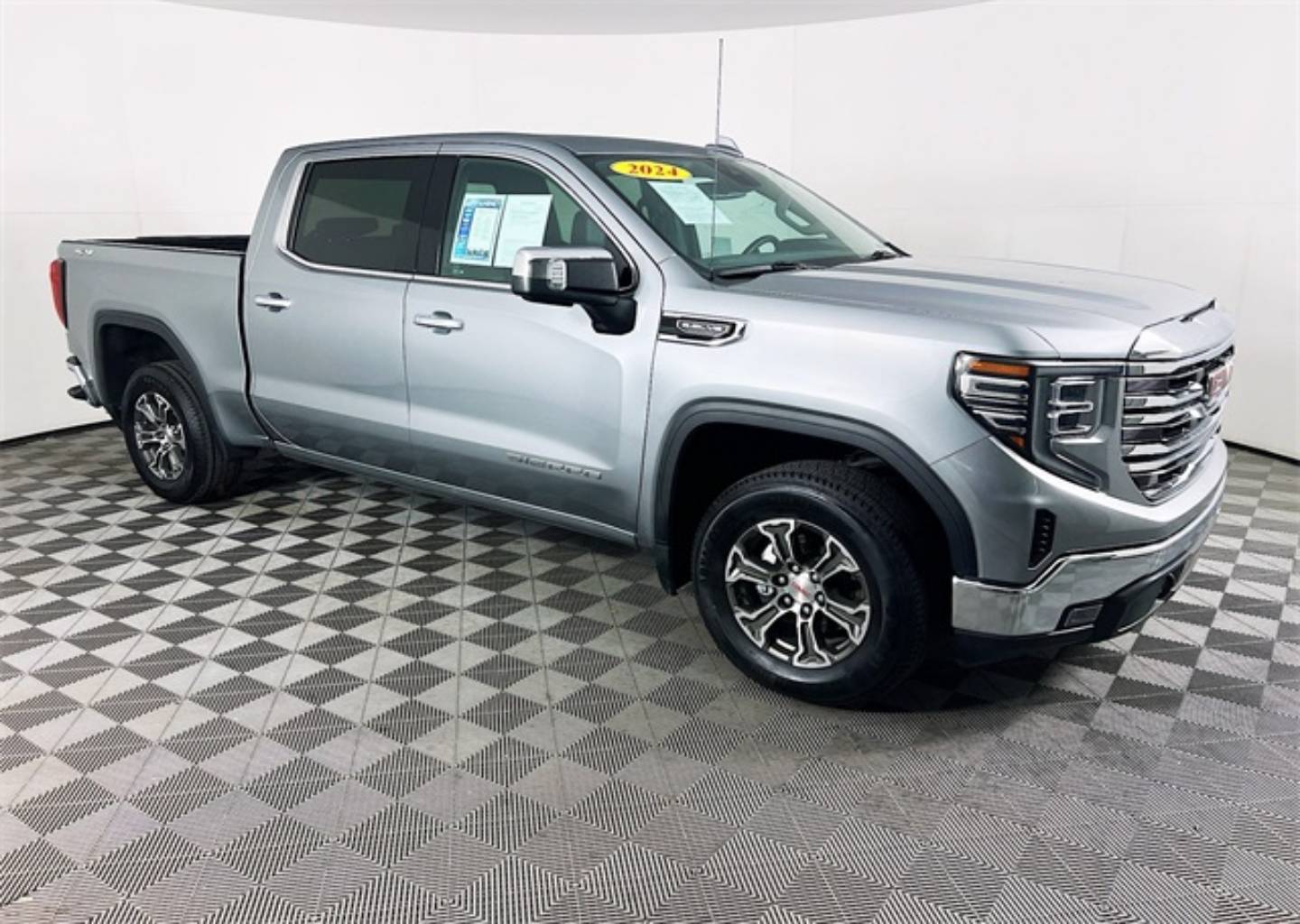 2024 GMC Sierra 1500 SLT's photo