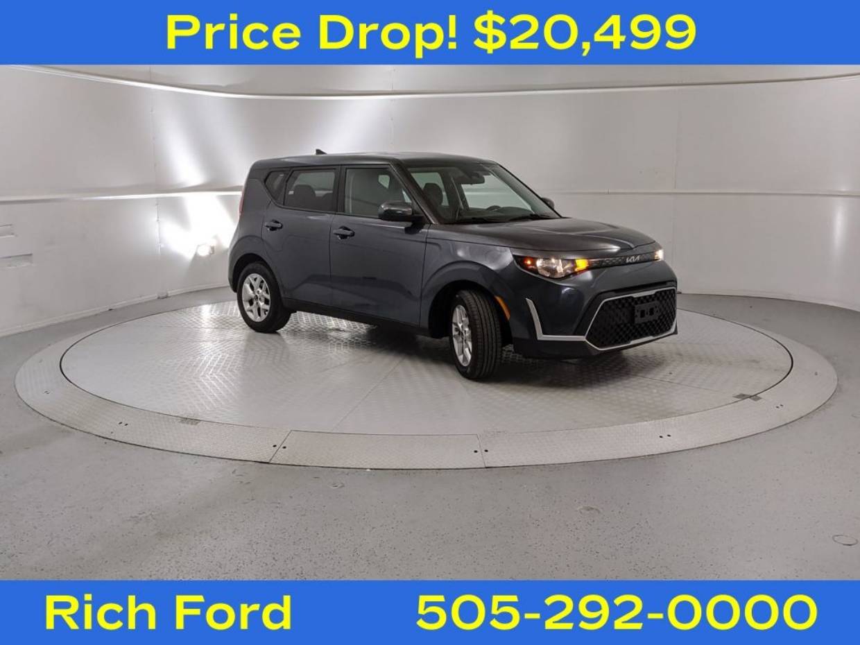 2024 Kia Soul LX's photo