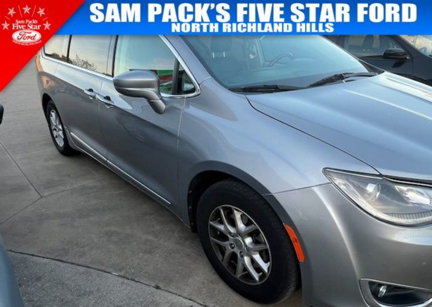 2020 Chrysler Pacifica Touring L's photo