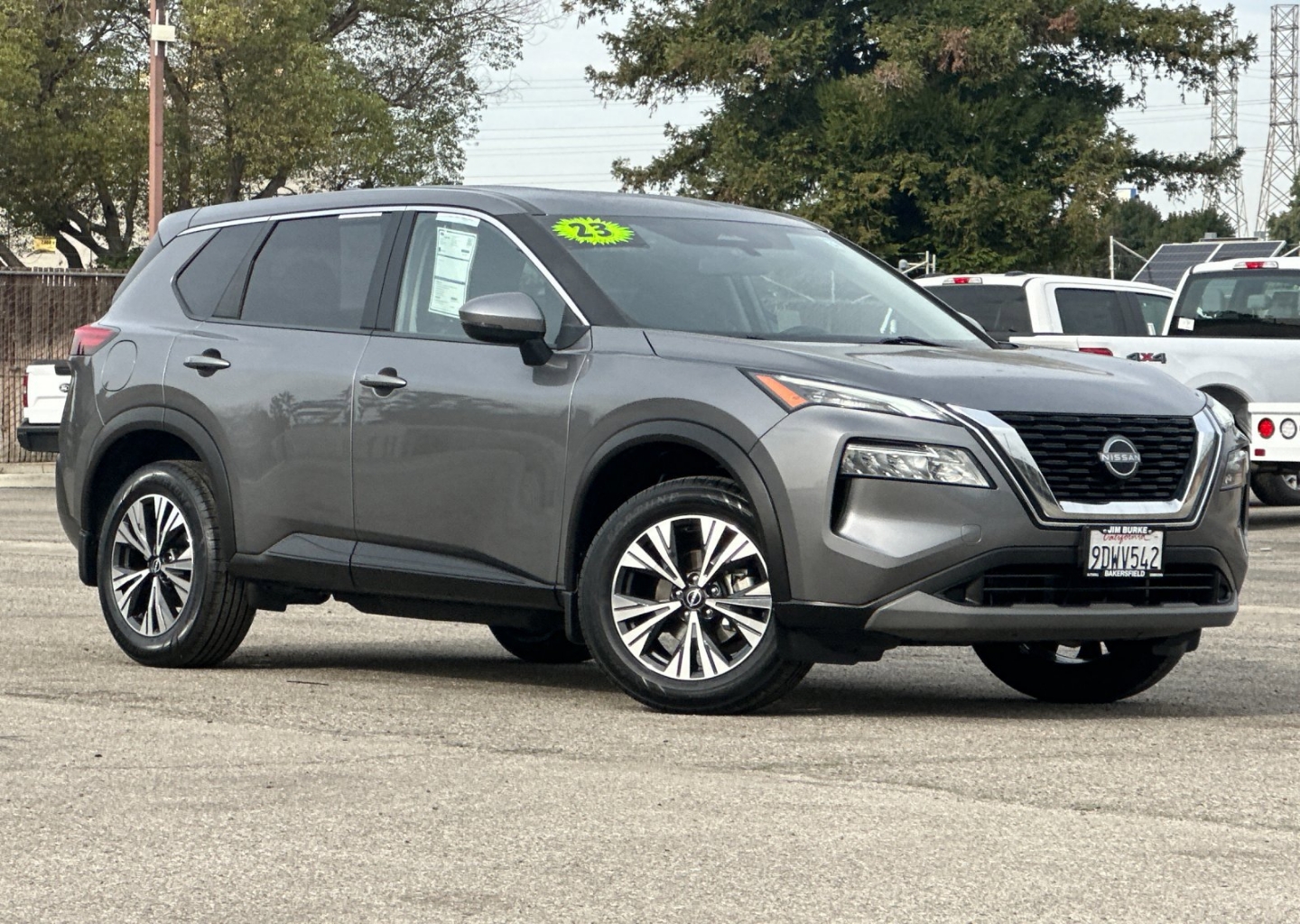 2023 Nissan Rogue SV's photo