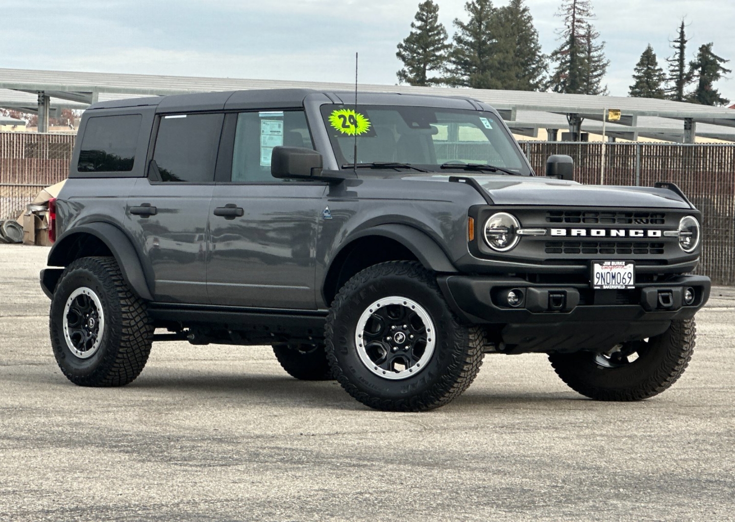 2024 Ford Bronco 4-Door Black Diamond's photo