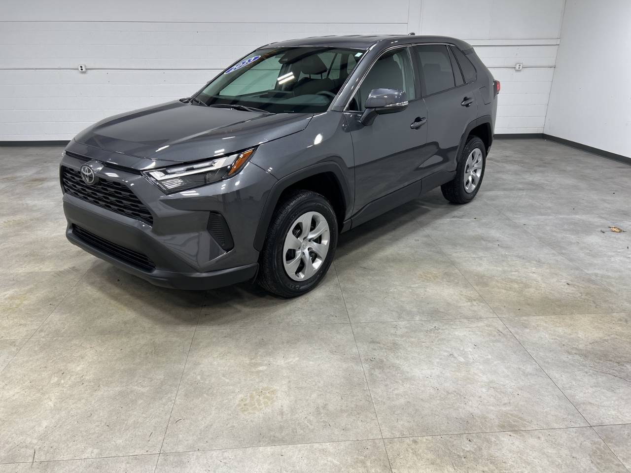 2023 Toyota RAV4 LE's photo